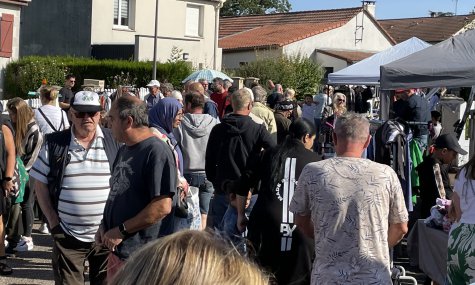 Un vide-greniers haut en couleurs